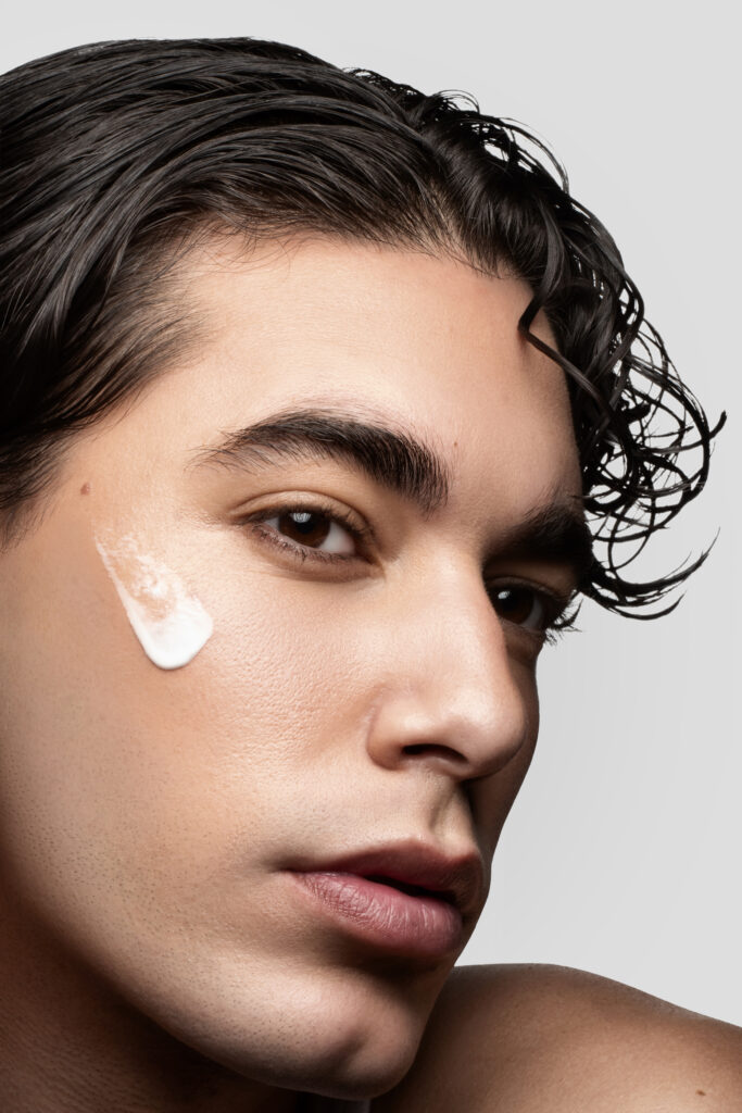 Portrait beauté en studio avec un modèle photographié par Julie Mannina, cofondatrice du Coco Studio.