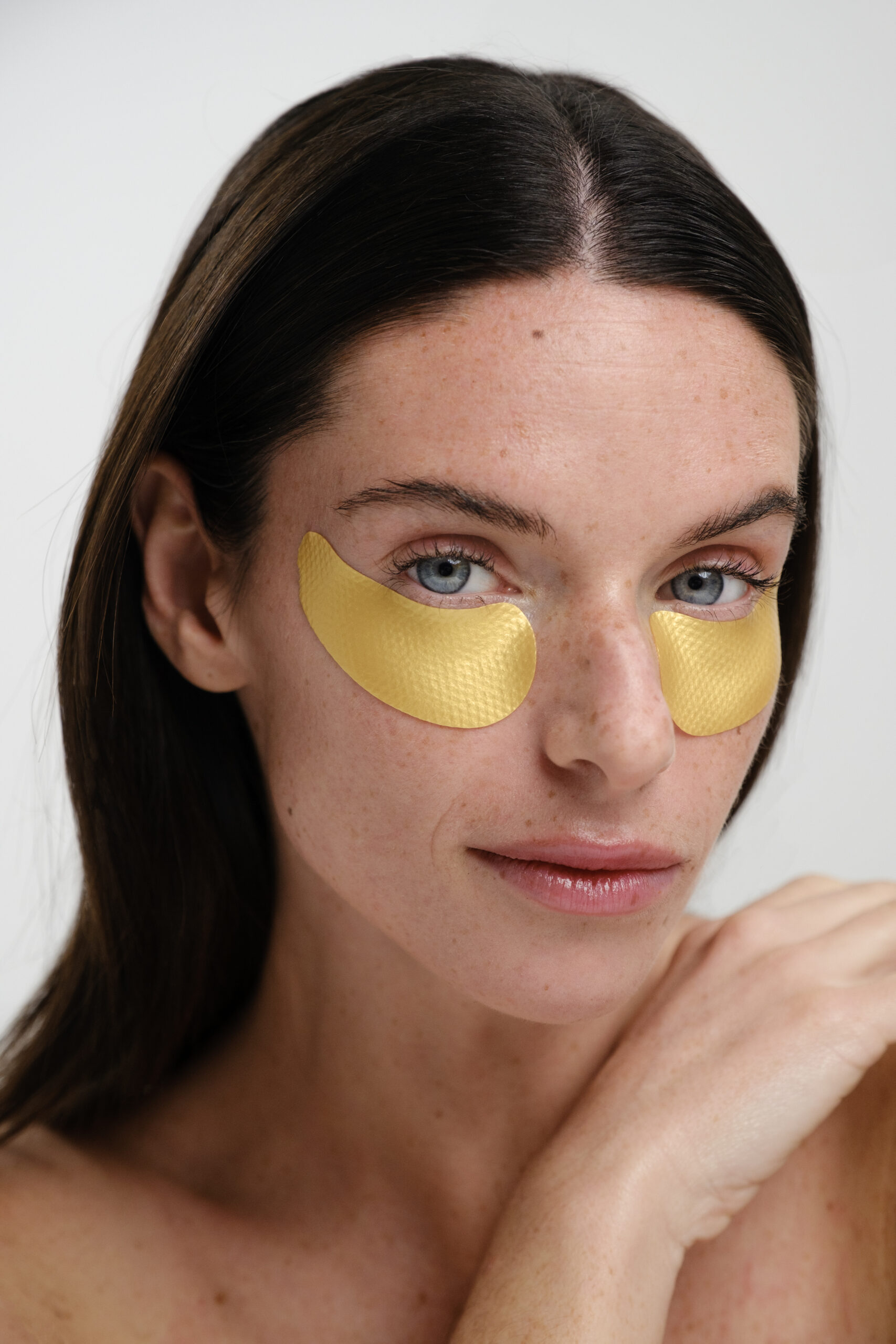 shooting publicité beauté par Justine choquer photographe et co fondatrice du coco studio pour roll on jade marque beauté holistique,